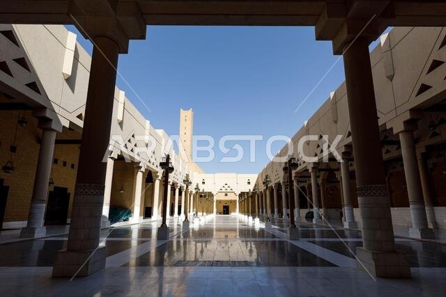 مسجد الإمام تركي بن عبد الله بالقرب من ميدان الديرة وسط مدينة الرياض في المملكة العربية السعودية