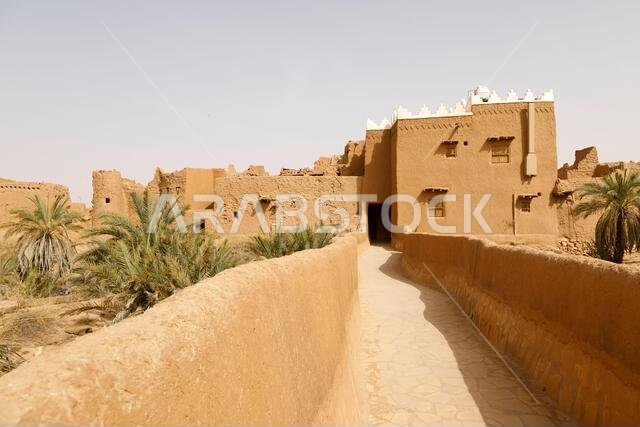 أشايجر، الرياض، المملكة العربية السعودية. قرية تقليدية مُرممة مبنية من الطوب الطيني. تُعد أشايجر إحدى القرى التراثية في المملكة العربية السعودية.
