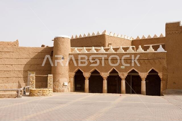 شقراء، المملكة العربية السعودية، 16 فبراير 2020: شقراء قرية تقليدية مُرممة مبنية من الطوب الطيني شقراء، المملكة العربية السعودية، 16 فبراير 2020: شقراء قرية تقليدية مُرممة مبنية من الطوب الطيني