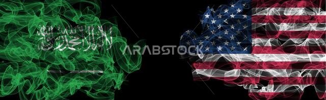 أعلام المملكة العربية السعودية والولايات المتحدة الأمريكية على خلفية سوداء، أعلام دخانية للمملكة العربية السعودية ضد الولايات المتحدة الأمريكية