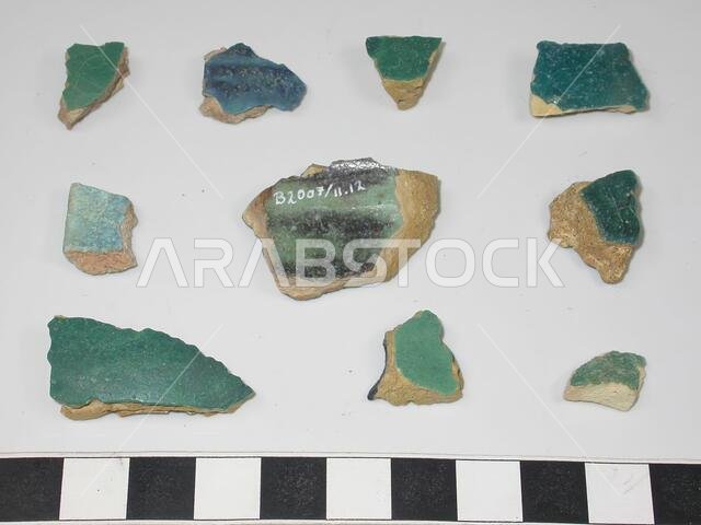 Ancient Near East, crockery, earthenware, medium thickness, thickest shard, 0.8 cm, thinnest shard, 0.4 cm, Ayyubian, Mamluk Period 1100-1500 AD, Saudi Arabia