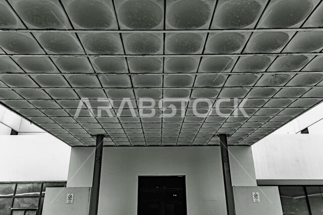 Overhang in Monochrome-views Overhang in Monochrome-views
