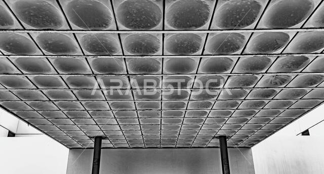 Overhang in Monochrome-views Overhang in Monochrome-views