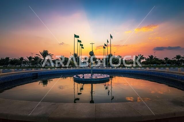 منظر خلاب لشروق الشمس في حديقة الدمام بالمملكة العربية السعودية. المدينة: الدمام، الدولة: المملكة العربية السعودية - 1 نوفمبر 2019.