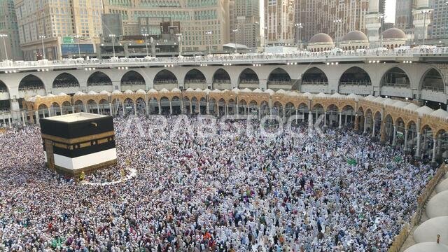مكة المكرمة، المملكة العربية السعودية، أغسطس 2019 - تجمع الحجاج المسلمون من جميع أنحاء العالم لأداء العمرة أو الحج في المسجد الحرام بمكة المكرمة، المملكة العربية السعودية