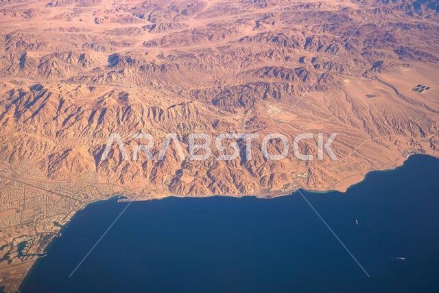 منظر جوي للمملكة الأردنية الهاشمية من خليج العقبة في البحر الأحمر