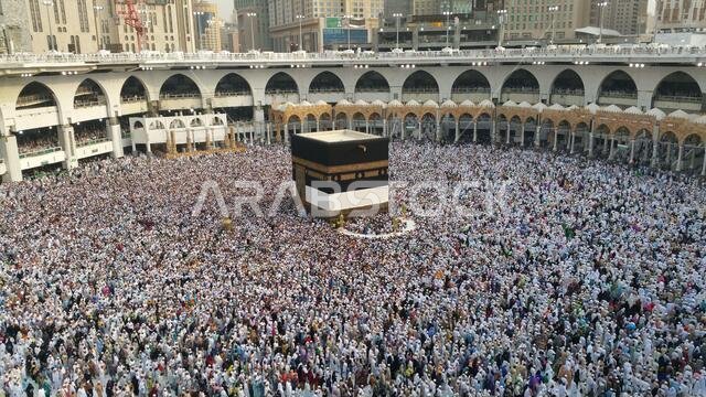 مكة المكرمة، المملكة العربية السعودية، أغسطس 2019 - تجمع الحجاج المسلمون من جميع أنحاء العالم لأداء العمرة أو الحج في المسجد الحرام بمكة المكرمة، المملكة العربية السعودية