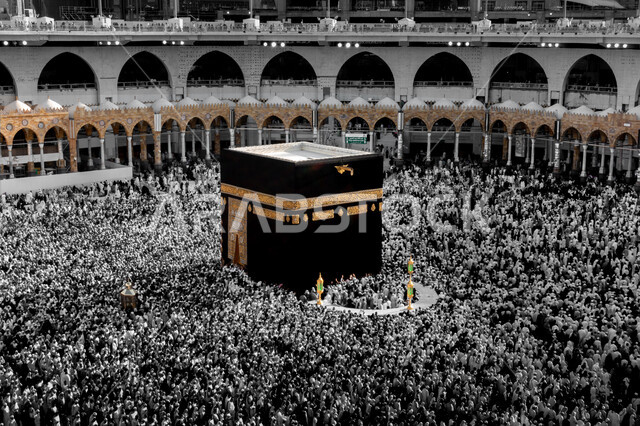 صورة جمالية داخل الحرم المكي الشريف في مكة المكرمة  ، الكعبة المشرفة في مكة المكرمة، حجاج بيت الله يقومون بأداء مناسك الحج والعمرة، الطواف حول الكعبة المشرفة، العبادة والتقرب الى الله، موسم الحج 2022، اسلاميات وعبادة