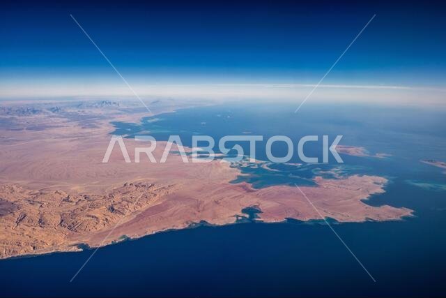 منظر جوي للمملكة العربية السعودية من خليج العقبة في البحر الأحمر