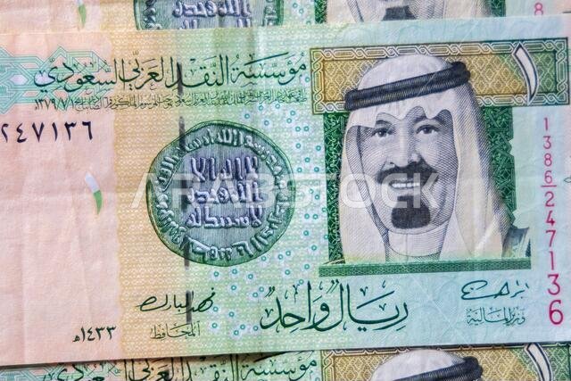 صورة مقرّبة لأوراق نقدية من الريال السعودي. ملك المملكة العربية السعودية.