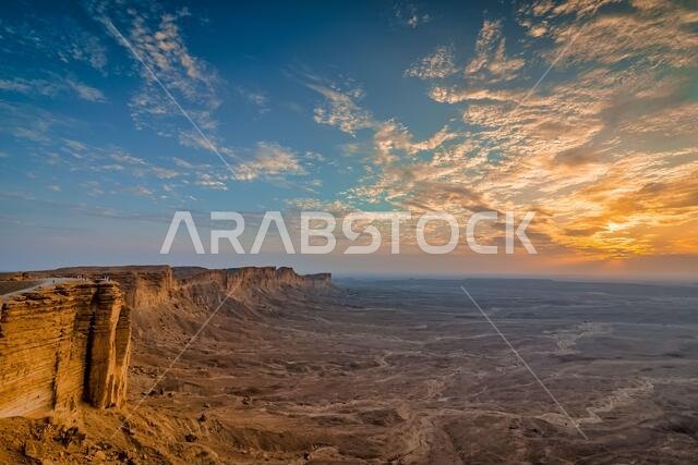 حافة العالم، معلم طبيعي ووجهة سياحية شهيرة بالقرب من الرياض - المملكة العربية السعودية.