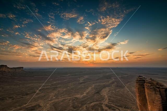 حافة العالم، معلم طبيعي ووجهة سياحية شهيرة بالقرب من الرياض - المملكة العربية السعودية.