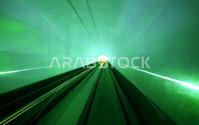 صورة لنفق ، ممر تحت الأرض ، محطة قطار ، أماكن النقل