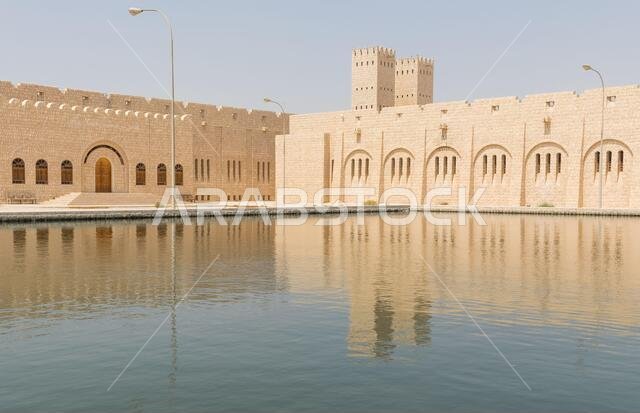 يضم متحف الشيخ فيصل بن قاسم آل ثاني، الذي يمتد على مساحة 530 ألف متر مربع، المجموعة الأكثر اكتمالاً من القطع الأثرية في قطر. يضم متحف الشيخ فيصل بن قاسم آل ثاني، الذي يمتد على مساحة 530 ألف متر مربع، المجموعة الأكثر اكتمالاً من القطع الأثرية في قطر.