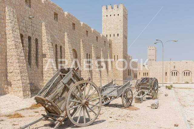 يضم متحف الشيخ فيصل بن قاسم آل ثاني، الذي يمتد على مساحة 530 ألف متر مربع، المجموعة الأكثر اكتمالاً من القطع الأثرية في قطر. يضم متحف الشيخ فيصل بن قاسم آل ثاني، الذي يمتد على مساحة 530 ألف متر مربع، المجموعة الأكثر اكتمالاً من القطع الأثرية في قطر.