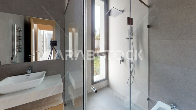 حمام فاخر في أحد الفنادق، تصاميم وديكورات داخلية للحمامات ، دورة مياه رخاميه في أحد المباني السكنيه ، تصميم حمامات حديثة ، فنادق فاخرة ، تصميم معماري هندسي حديث ، الحمام الداخلي الحديث ، حمام حديث في داخل إحدى الفلل الفاخرة