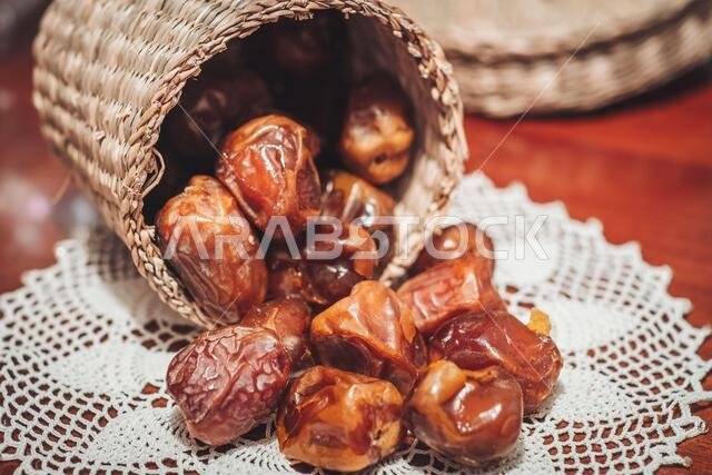 تمر السكري الطازج واللذيذ من المملكة العربية السعودية