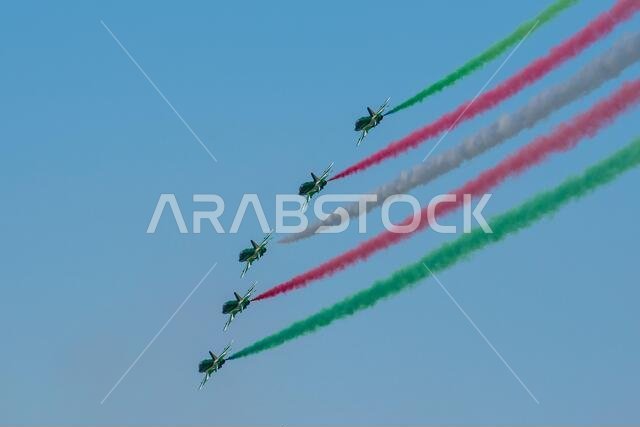 صقور السعودية: طائرات بي إيه إي هوك تي 1 إيه التابعة لفريق الاستعراض الجوي التابع للقوات الجوية الملكية السعودية أثناء العمل