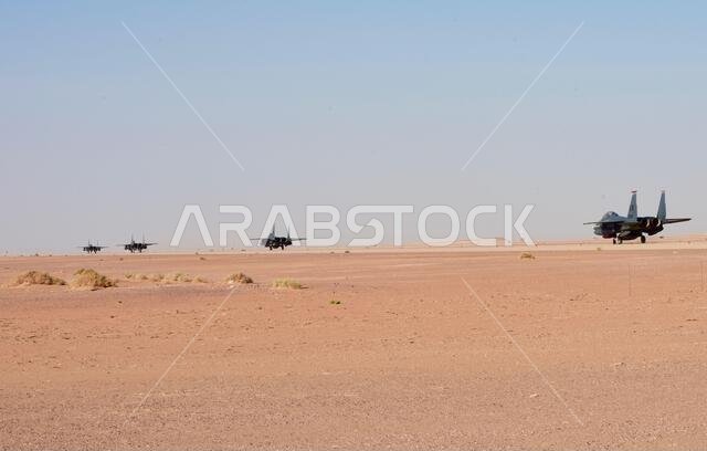 طائرتان من طراز إف-15 إي سترايك إيغل تابعتان لسلاح الجو الأمريكي، من السرب المقاتل الاستكشافي 494، تسيران على مدرج قاعدة الأمير سلطان الجوية في المملكة العربية السعودية، في 4 يناير 2020. تُعدّ طائرة إف-15 إي سترايك إيغل مقاتلة متعددة المهام، مصممة لتنفيذ مهام جو-جو وجو-أرض، مما يُظهر قدرة القيادة المركزية للقوات الجوية الأمريكية على المنافسة والردع والانتصار على الجهات الفاعلة الحكومية وغير الحكومية. (صورة من سلاح الجو الأمريكي، بعدسة الفني الرقيب مايكل تشارلز)