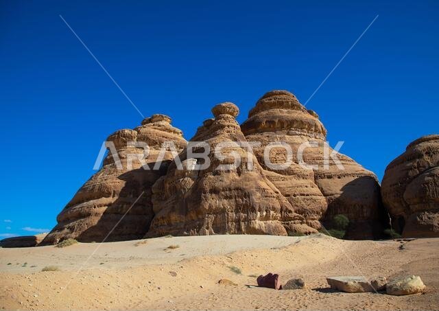 الديوان في جبل إثلب في موقع الحجر الأثري في مدائن صالح، منطقة المدينة المنورة، العلا، المملكة العربية السعودية