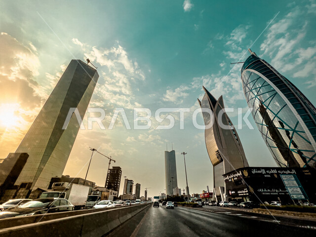 صورة إبداعية لمدينة الرياض، الأبراج وناطحات السحاب، الفن الهندسي المعماري بالسعودية، معالم سياحية مشهورة بالرياض في المملكة العربية السعودية، أفق مدينة الرياض، طريق الملك فهد بالرياض، برج رافال