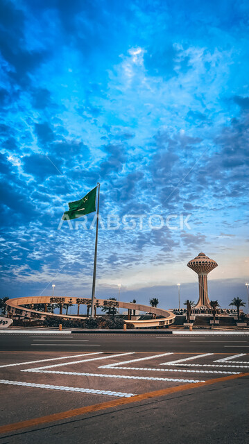 صوره لسارية العلم السعودي ,  برج الخبر  الواقع في المنطقه الشرقيه محافظه الخير , ميناء الملك عبد العزيز بالخبر في المملكة العربية السعودية ، ميناء الدمام , السياحة في السعودية  .