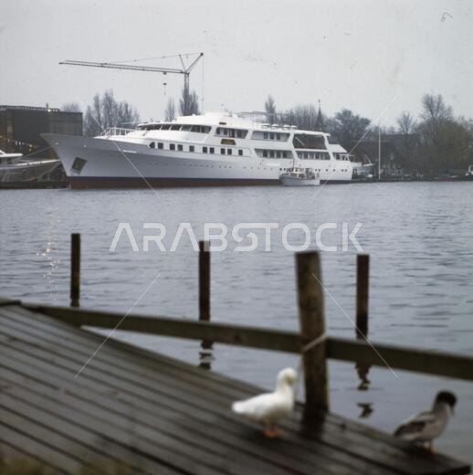 Million ship for King Chaled, Saudi Arabia Date: December 1977 Location: Saudi Arabia Keywords: ships Personal name: King Chaled