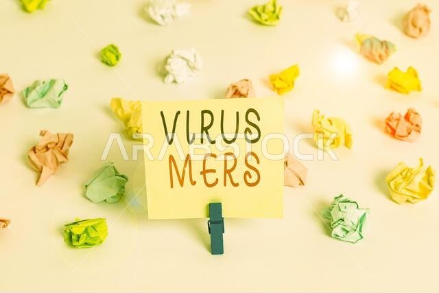 نص مكتوب بخط اليد: فيروس ميرس. صورة تجارية تُظهر مرضًا تنفسيًا فيروسيًا تم الإبلاغ عنه لأول مرة في المملكة العربية السعودية. أوراق ملونة مجعدة فارغة. نص مكتوب بخط اليد: فيروس ميرس. صورة تجارية تُظهر مرضًا تنفسيًا فيروسيًا تم الإبلاغ عنه لأول مرة في المملكة العربية السعودية. أوراق ملونة مجعدة فارغة.