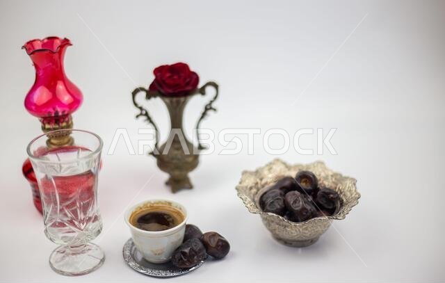 طعام رمضان، وهو طعام تقليدي من ثقافة المسلمين يُتناول في ليلة رمضان الكريم، حيث يُعبد الله ويُتناول الطعام بعد غروب الشمس خلال الشهر الفضيل.