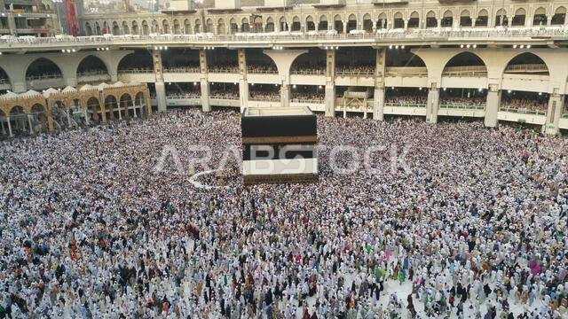 MECCA, SAUDI ARABIA, September 2016 - Muslim pilgrims from all over the world gathered to perform Umrah or Hajj at the Haram Mosque in Mecca, Saudi Ar MECCA, SAUDI ARABIA, September 2016 - Muslim pilgrims from all over the world gathered to perform Umrah or Hajj at the Haram Mosque in Mecca, Saudi Ar