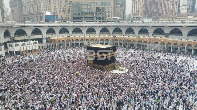 مكة المكرمة، المملكة العربية السعودية، سبتمبر 2016 - تجمع الحجاج المسلمون من جميع أنحاء العالم لأداء العمرة أو الحج في المسجد الحرام بمكة المكرمة، المملكة العربية السعودية