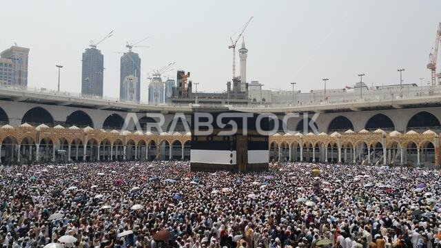 مكة المكرمة، المملكة العربية السعودية، سبتمبر 2016 - تجمع الحجاج المسلمون من جميع أنحاء العالم لأداء العمرة أو الحج في المسجد الحرام بمكة المكرمة، المملكة العربية السعودية