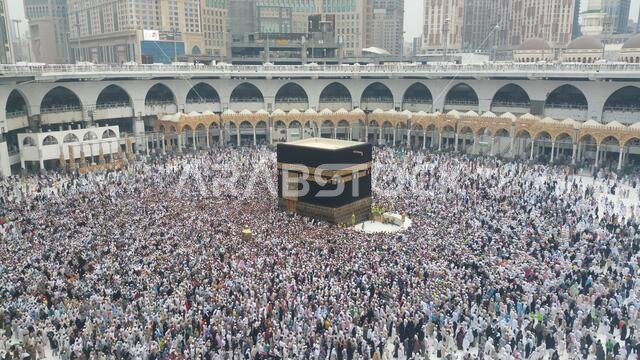 مكة المكرمة، المملكة العربية السعودية، سبتمبر 2016 - تجمع الحجاج المسلمون من جميع أنحاء العالم لأداء العمرة أو الحج في المسجد الحرام بمكة المكرمة، المملكة العربية السعودية