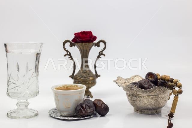 طعام رمضان، وهو طعام تقليدي من ثقافة المسلمين يُتناول في ليلة رمضان الكريم، حيث يُعبد الله ويُتناول الطعام بعد غروب الشمس خلال الشهر الفضيل.