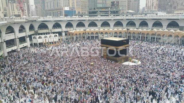 مكة المكرمة، المملكة العربية السعودية، سبتمبر 2016 - تجمع الحجاج المسلمون من جميع أنحاء العالم لأداء العمرة أو الحج في المسجد الحرام بمكة المكرمة، المملكة العربية السعودية