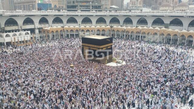 مكة المكرمة، المملكة العربية السعودية، سبتمبر 2016 - تجمع الحجاج المسلمون من جميع أنحاء العالم لأداء العمرة أو الحج في المسجد الحرام بمكة المكرمة، المملكة العربية السعودية