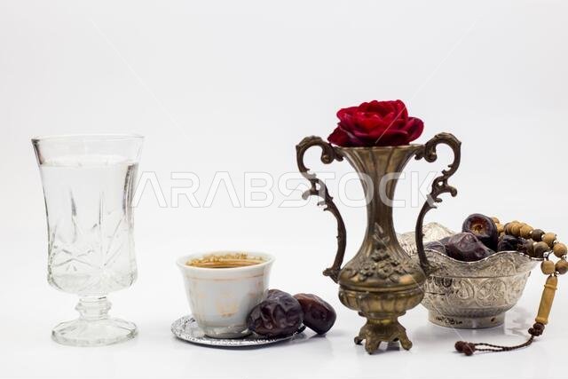طعام رمضان، وهو طعام تقليدي من ثقافة المسلمين يُتناول في ليلة رمضان الكريم، حيث يُعبد الله ويُتناول الطعام بعد غروب الشمس خلال الشهر الفضيل.