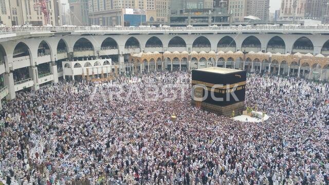 مكة المكرمة، المملكة العربية السعودية، سبتمبر 2016 - تجمع الحجاج المسلمون من جميع أنحاء العالم لأداء العمرة أو الحج في المسجد الحرام بمكة المكرمة، المملكة العربية السعودية