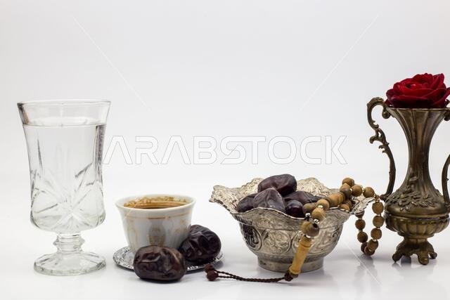 طعام رمضان، وهو طعام تقليدي من ثقافة المسلمين يُتناول في ليلة رمضان الكريم، حيث يُعبد الله ويُتناول الطعام بعد غروب الشمس خلال الشهر الفضيل.