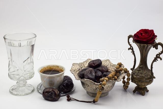 طعام رمضان، وهو طعام تقليدي من ثقافة المسلمين يُتناول في ليلة رمضان الكريم، حيث يُعبد الله ويُتناول الطعام بعد غروب الشمس خلال الشهر الفضيل.