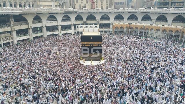 مكة المكرمة، المملكة العربية السعودية، سبتمبر 2016 - تجمع الحجاج المسلمون من جميع أنحاء العالم لأداء العمرة أو الحج في المسجد الحرام بمكة المكرمة، المملكة العربية السعودية