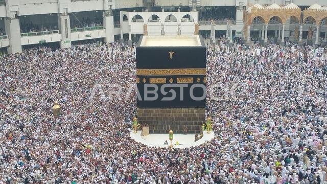 مكة المكرمة، المملكة العربية السعودية، سبتمبر 2016 - تجمع الحجاج المسلمون من جميع أنحاء العالم لأداء العمرة أو الحج في المسجد الحرام بمكة المكرمة، المملكة العربية السعودية