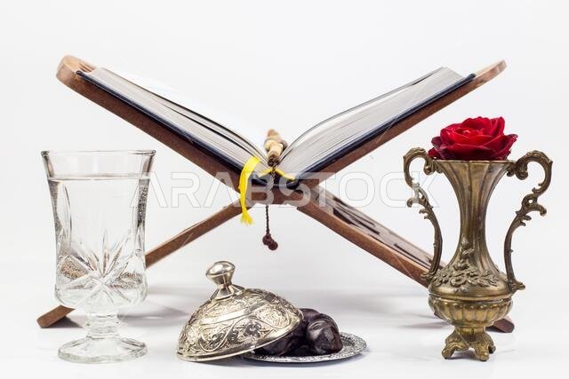 طعام رمضان، وهو طعام تقليدي من ثقافة المسلمين يُتناول في ليلة رمضان الكريم، حيث يُعبد الله ويُتناول الطعام بعد غروب الشمس خلال الشهر الفضيل.