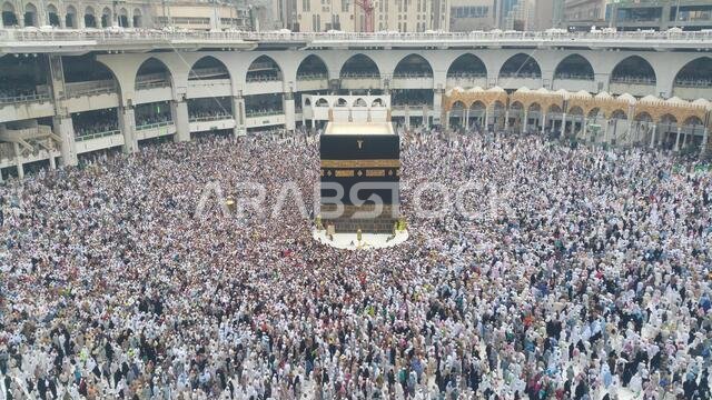 مكة المكرمة، المملكة العربية السعودية، سبتمبر 2016 - تجمع الحجاج المسلمون من جميع أنحاء العالم لأداء العمرة أو الحج في المسجد الحرام بمكة المكرمة، المملكة العربية السعودية