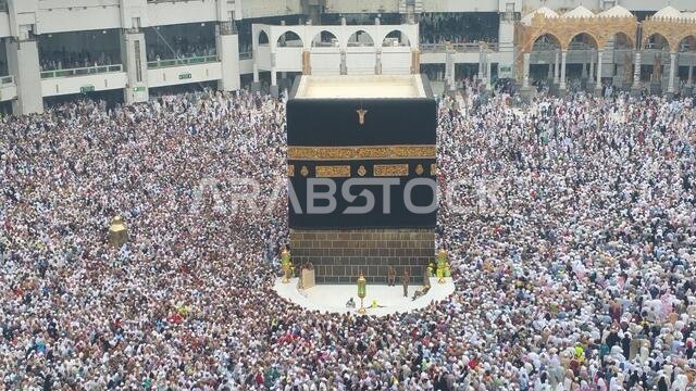 مكة المكرمة، المملكة العربية السعودية، سبتمبر 2016 - تجمع الحجاج المسلمون من جميع أنحاء العالم لأداء العمرة أو الحج في المسجد الحرام بمكة المكرمة، المملكة العربية السعودية