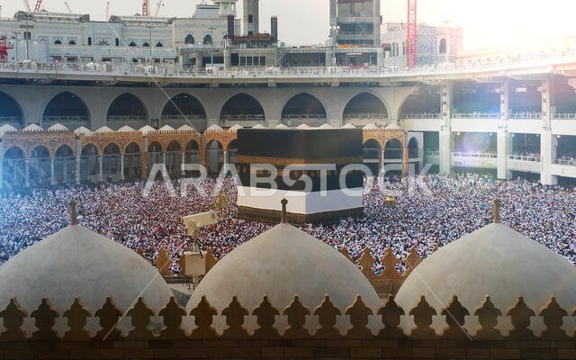 مكة المكرمة، المملكة العربية السعودية، سبتمبر 2016 - تجمع الحجاج المسلمون من جميع أنحاء العالم لأداء العمرة أو الحج في المسجد الحرام بمكة المكرمة