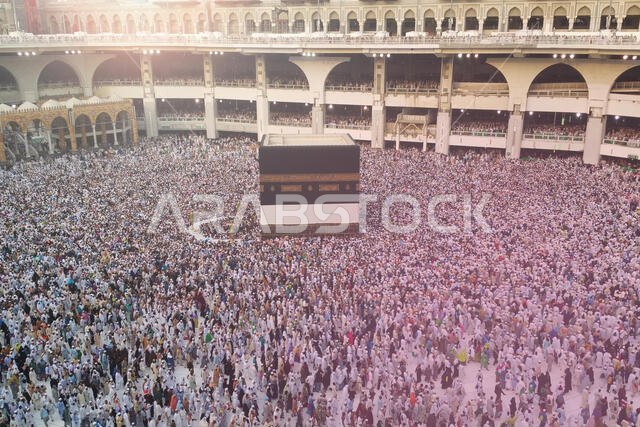 مكة المكرمة، المملكة العربية السعودية، سبتمبر 2016 - تجمع الحجاج المسلمون من جميع أنحاء العالم لأداء العمرة أو الحج في المسجد الحرام بمكة المكرمة