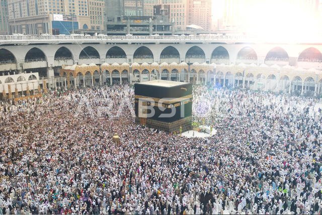 مكة المكرمة، المملكة العربية السعودية، سبتمبر 2016 - تجمع الحجاج المسلمون من جميع أنحاء العالم لأداء العمرة أو الحج في المسجد الحرام بمكة المكرمة