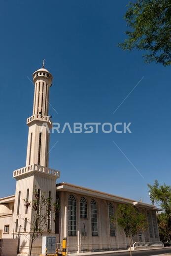 مسجد خالد الفيصل في حي المعزر بالرياض