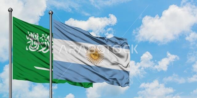 يرفرف علم المملكة العربية السعودية وعلم الأرجنتين معاً في مهب الريح أمام سماء زرقاء صافية تتلألأ فيها الغيوم البيضاء. مفهوم الدبلوماسية، العلاقات الدولية. يرفرف علم المملكة العربية السعودية وعلم الأرجنتين معاً في مهب الريح أمام سماء زرقاء صافية تتلألأ فيها الغيوم البيضاء. مفهوم الدبلوماسية، العلاقات الدولية.